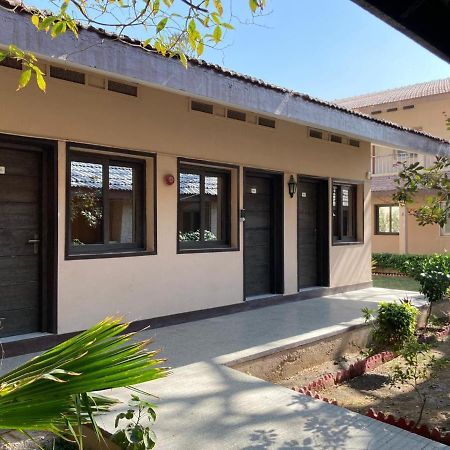 Airport Hotel Carachi Exterior foto